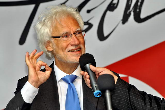 Zu_Tisch   104.jpg